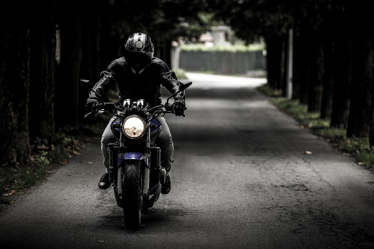 Spritsparend Motorrad fahren: 7 einfache Tricks für den Alltag